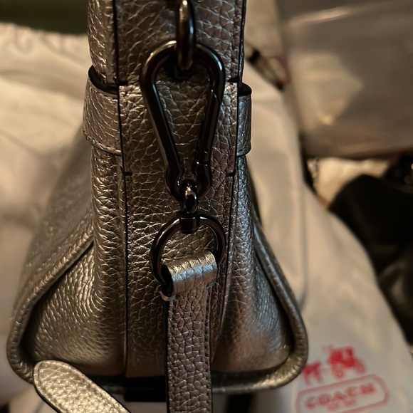 Coach silver Swagger 21 in pebbled leather. Dust bag included. - Picture 9 of 10